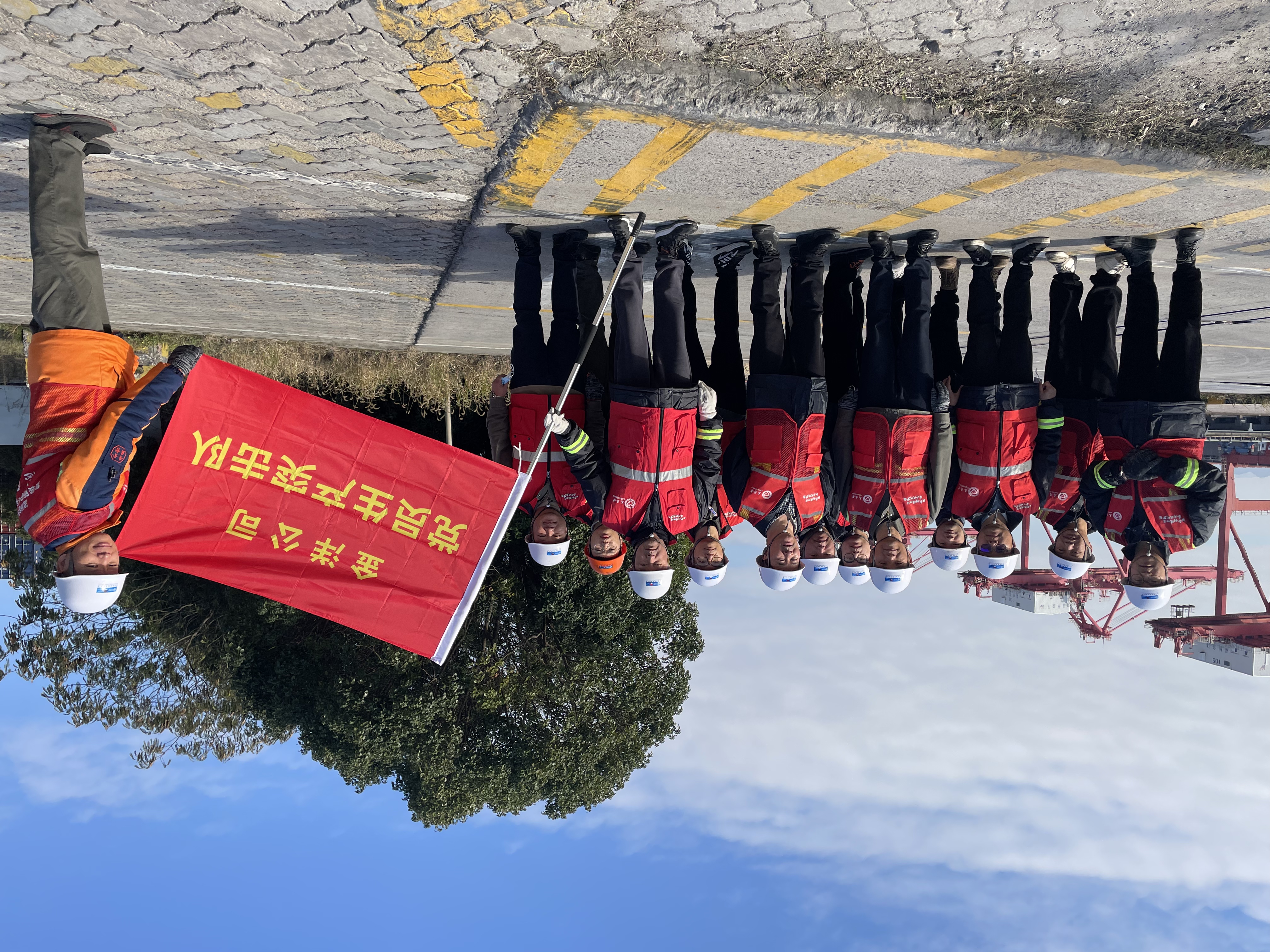 黨員先鋒作表率，棧橋舊貌換新顏